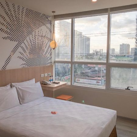 Go Hotels Plus Mandaluyong Манила Екстериор снимка