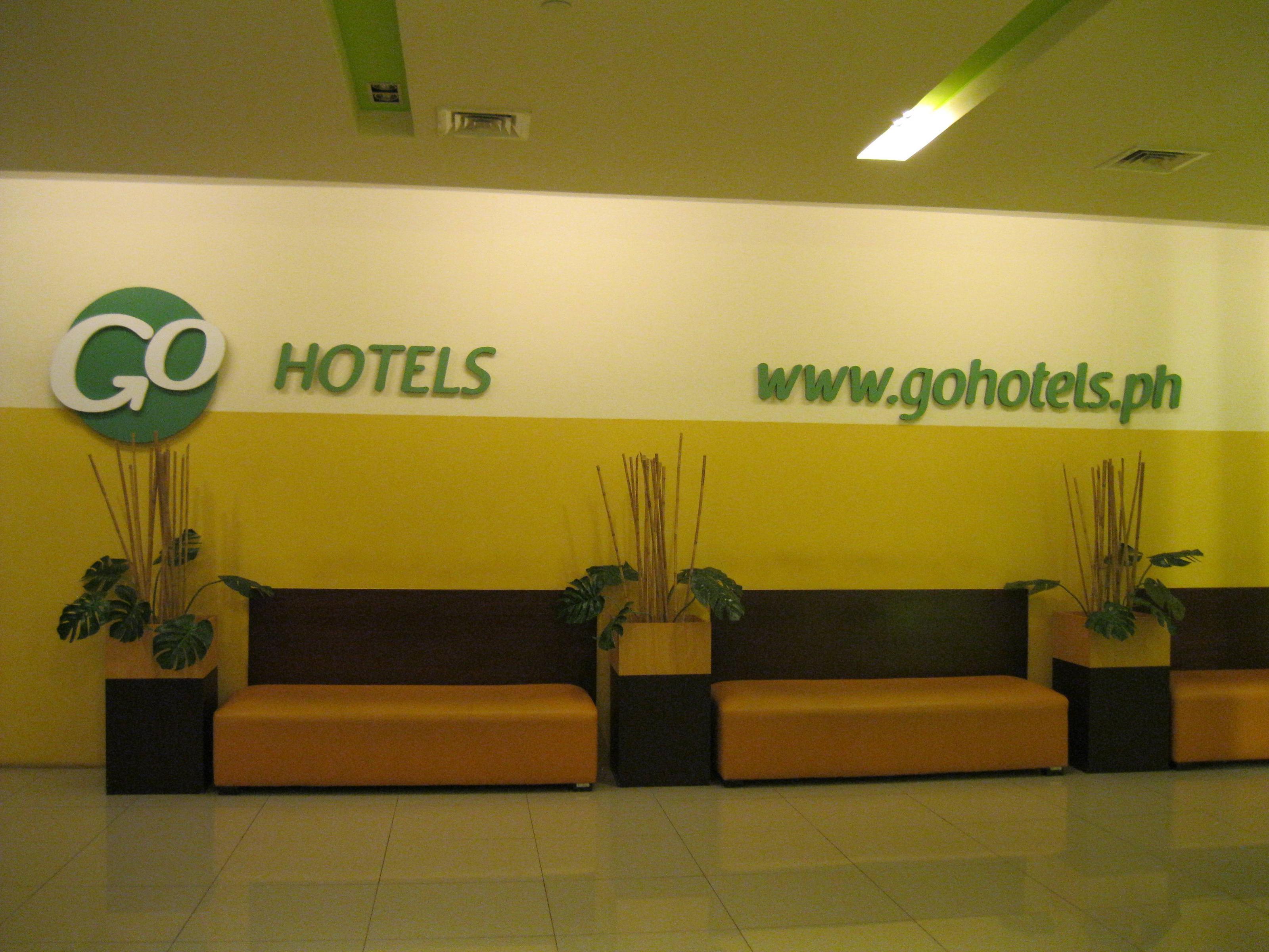 Go Hotels Plus Mandaluyong Манила Екстериор снимка